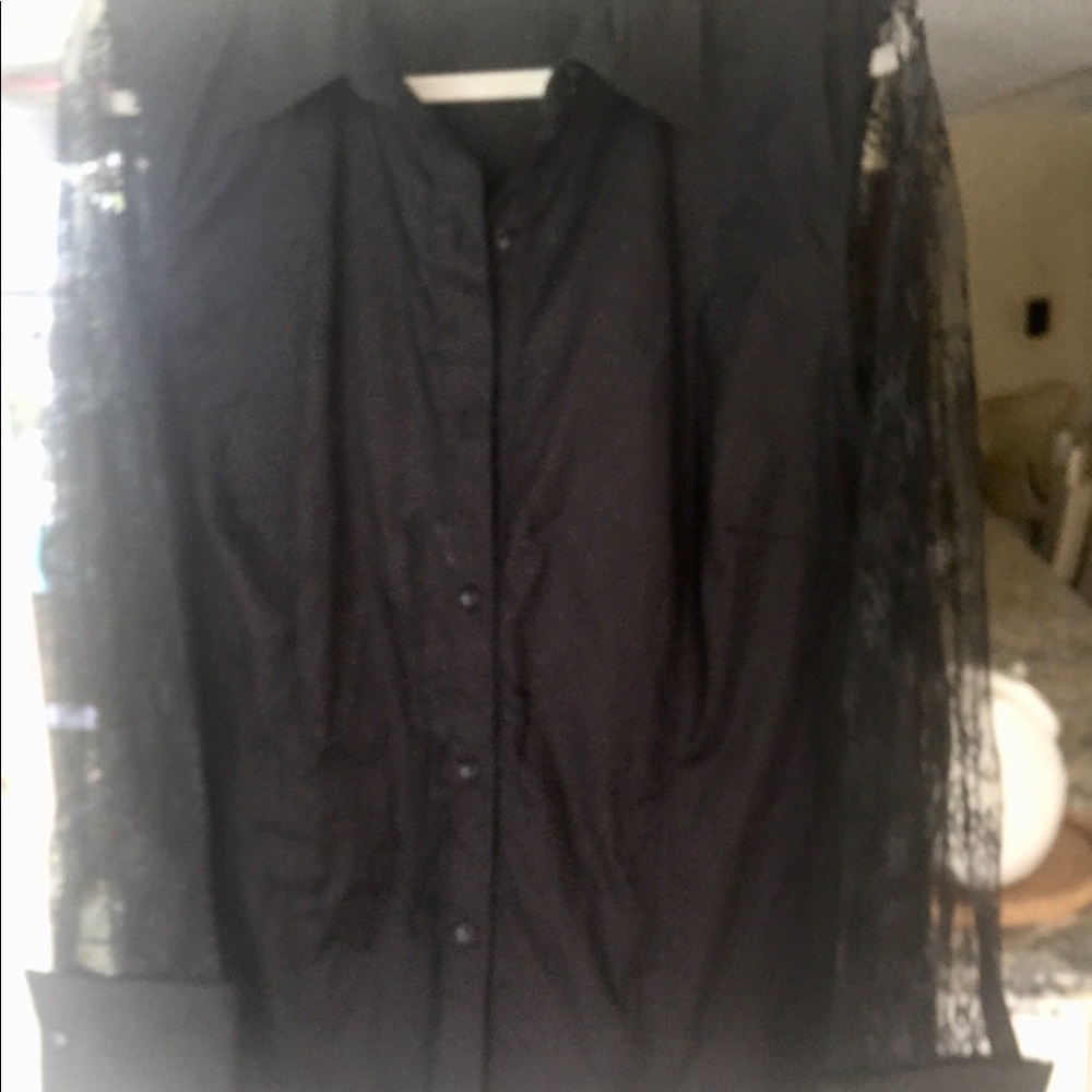 Lg sleeve shirt lace sleeves and cuffs. Very black